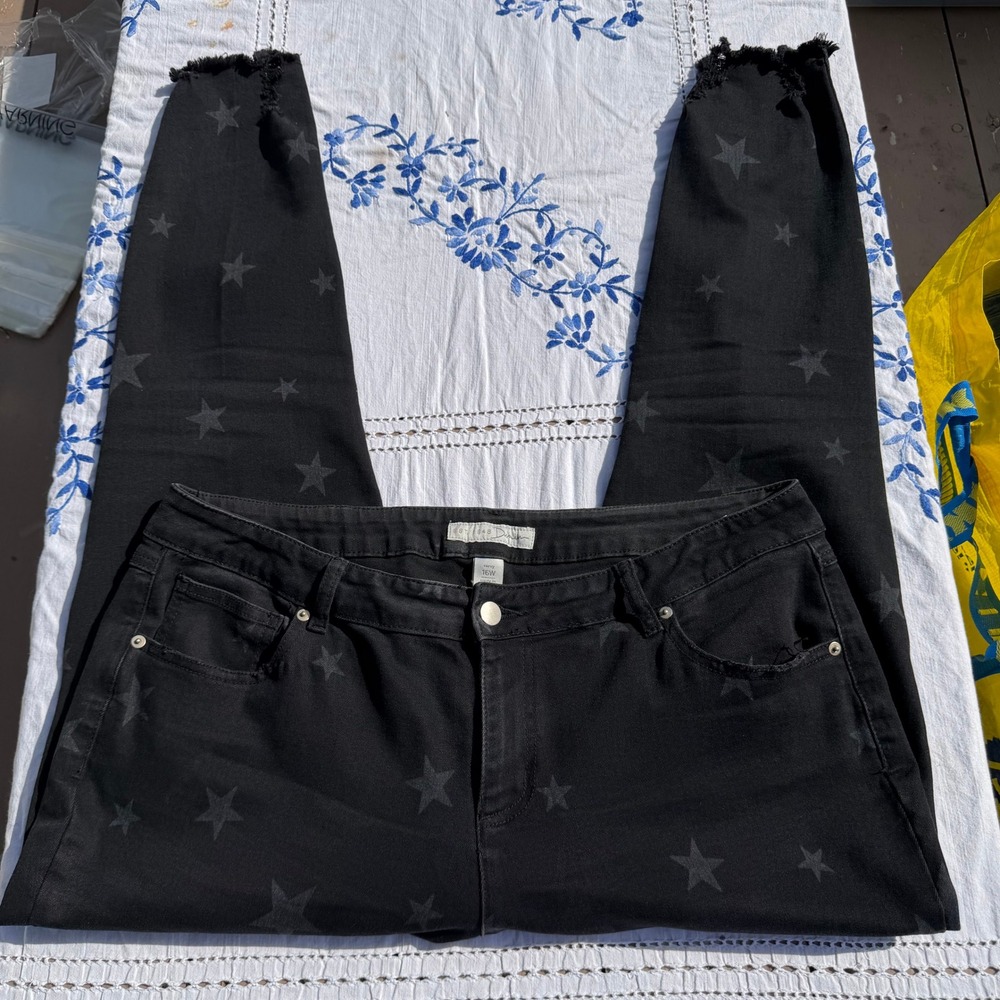 Est 1946 Denim Black Star Print Curvy Skinny Jeans Raw Hem 16W Celestial Stretch